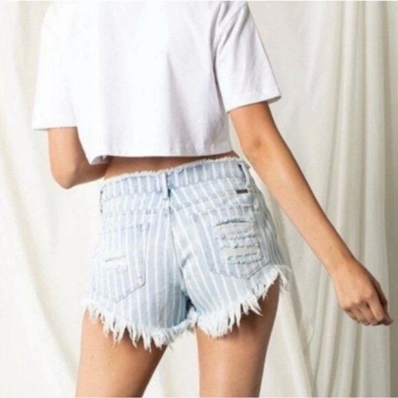 NWT KanCan Blue Striped Jean Shorts - Picture 2 of 14